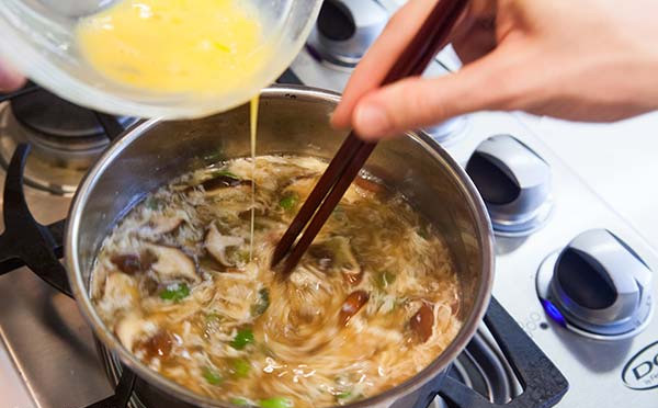 Вторая фотография к инструкции по приготовлению рецепта Быстрый китайский суп Даньхуатан