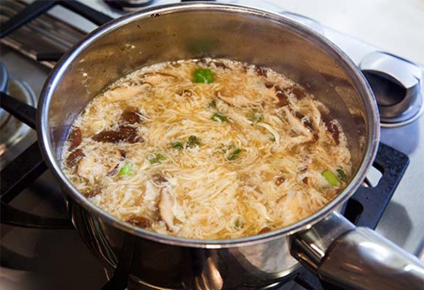 Третья фотография к инструкции по приготовлению рецепта Быстрый китайский суп Даньхуатан
