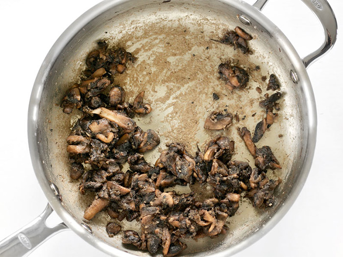Четвертая фотография к инструкции по приготовлению рецепта Паста Феттучини с шампиньонами в сливочном соусе