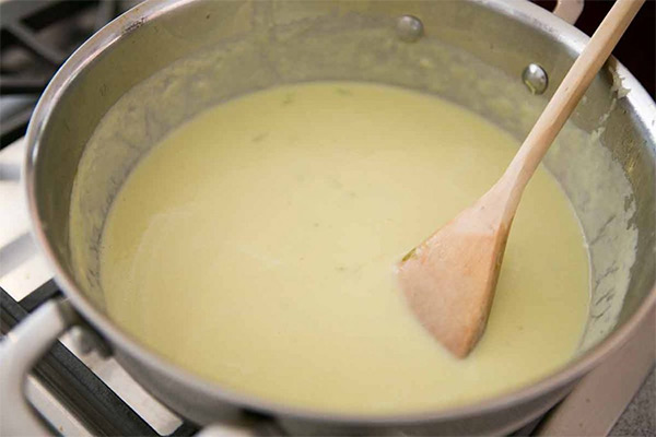 Восьмая фотография к инструкции по приготовлению рецепта Сливочный крем-суп из сельдерея