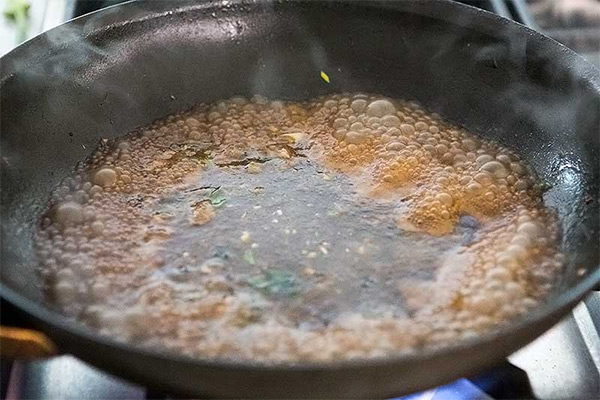 Пятая фотография к инструкции по приготовлению рецепта Жареные креветки в имбирно-кунжутном соусе