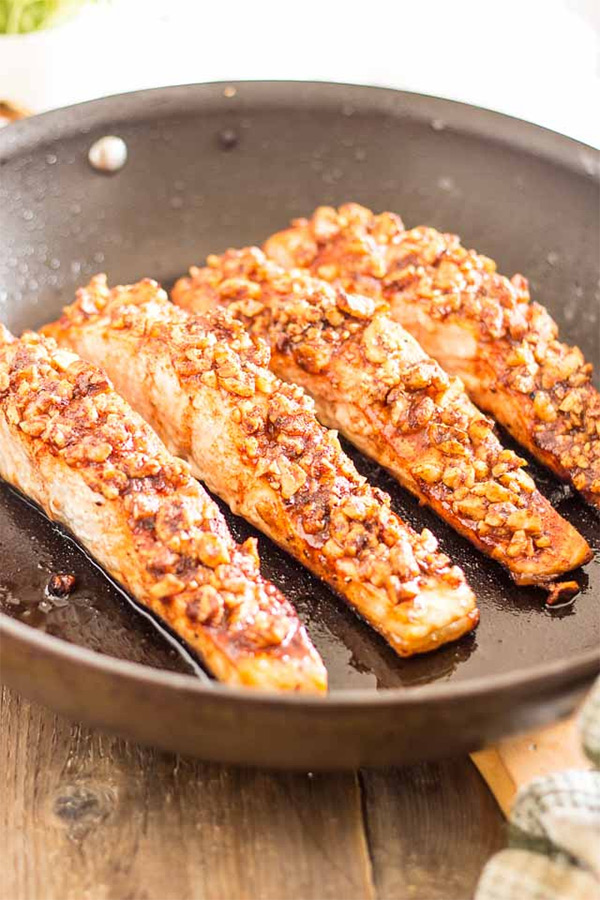 Четвертая фотография к инструкции по приготовлению рецепта Запеченный лосось под кленово-ореховым соусом