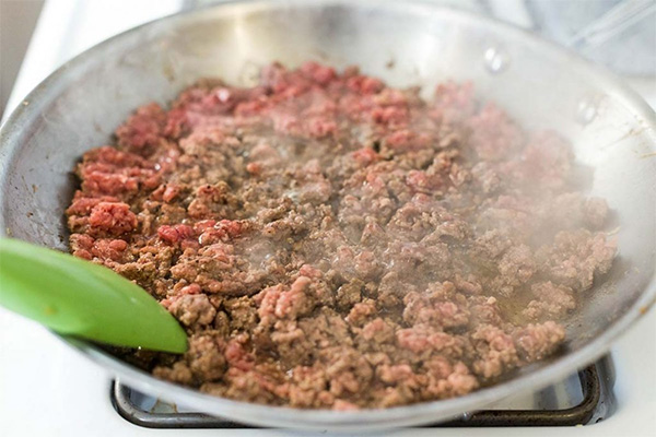 Девятая фотография к инструкции по приготовлению рецепта Омлет с шампиньонами, говядиной и шпинатом