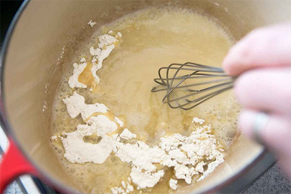 Первая фотография к инструкции по приготовлению рецепта Гамбо с креветками и копчеными колбасками