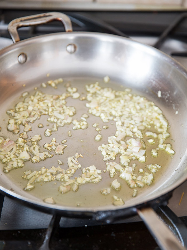 Третья фотография к инструкции по приготовлению рецепта Спагетти с креветками и козьим сыром