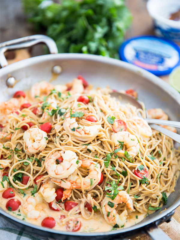 Восьмая фотография к инструкции по приготовлению рецепта Спагетти с креветками и козьим сыром