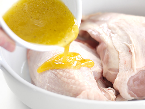 Вторая фотография к инструкции по приготовлению рецепта Запеченные куриные грудки в лимонно-чесночном соусе