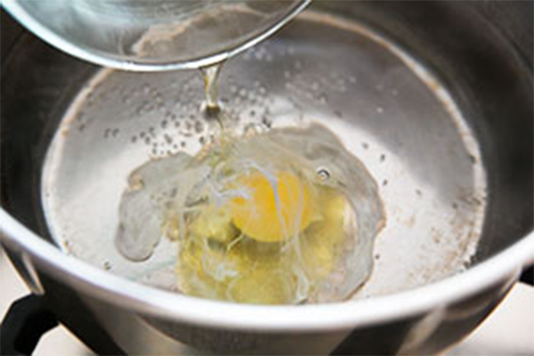 Вторая фотография к инструкции по приготовлению рецепта Лапша соба со шпинатом и яйцом-пашот