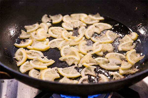 Первая фотография к инструкции по приготовлению рецепта Паста лингвине с креветками, шпинатом и лимоном