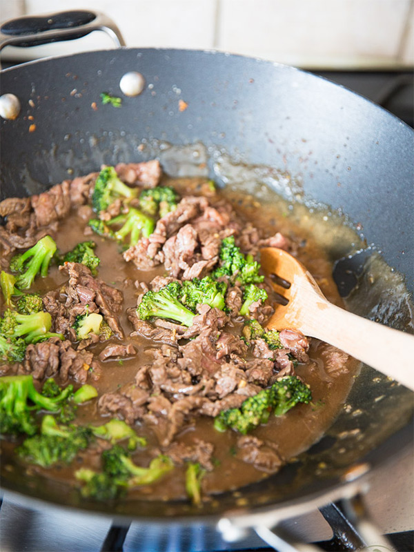 Восьмая фотография к инструкции по приготовлению рецепта Тушеная говядина с брокколи