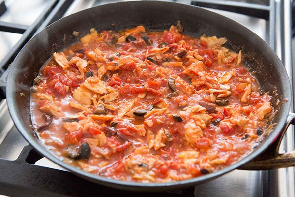 Третья фотография к инструкции по приготовлению рецепта Паста с тунцом и помидорами