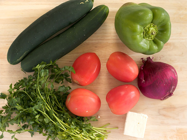 Вторая фотография к инструкции по приготовлению рецепта Салат из свежих овощей
