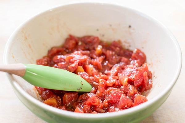 Первая фотография к инструкции по приготовлению рецепта Куриные грудки под сырно-томатным соусом