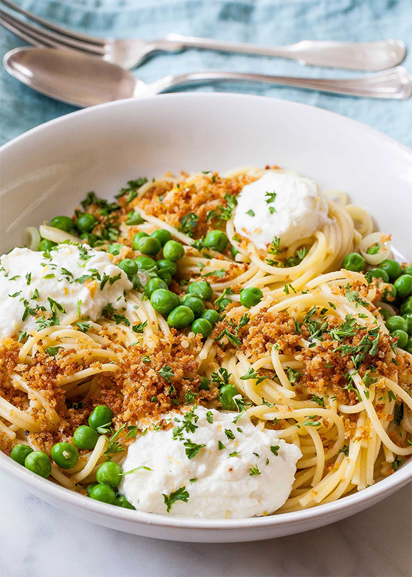 Четвертая фотография к инструкции по приготовлению рецепта Спагетти с рикоттой и зеленым горошком