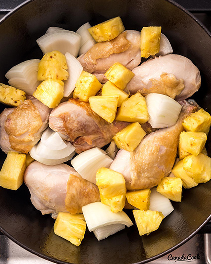 Вторая фотография к инструкции по приготовлению рецепта Запеченные куриные ножки с ананасами