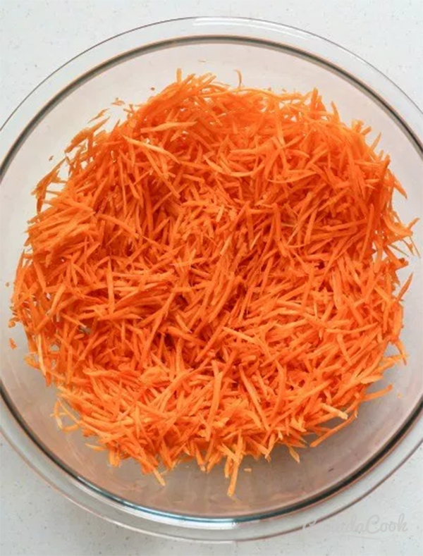 Первая фотография к инструкции по приготовлению рецепта Салат морковь по-корейски