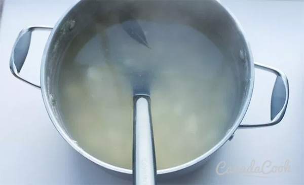 Третья фотография к инструкции по приготовлению рецепта Зеленый борщ со щавелем (щавелевый суп)
