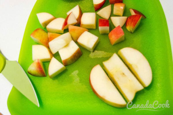 Первая фотография к инструкции по приготовлению рецепта Сангрия с клюквой и яблоками