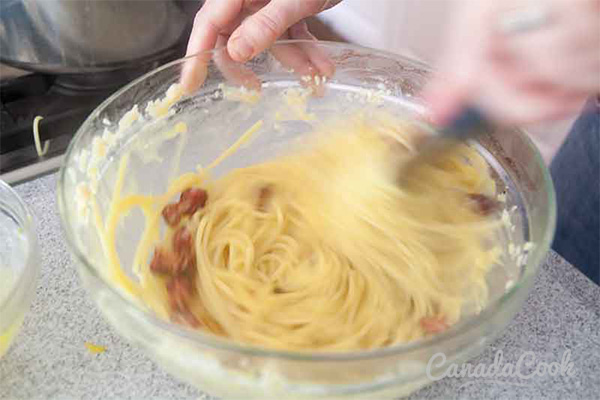 Четвертая фотография к инструкции по приготовлению рецепта Паста спагетти карбонара