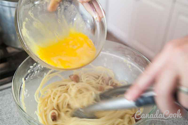 Третья фотография к инструкции по приготовлению рецепта Паста спагетти карбонара