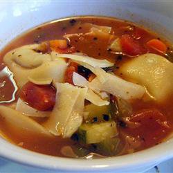 Итальянский суп с равиоли и колбасками